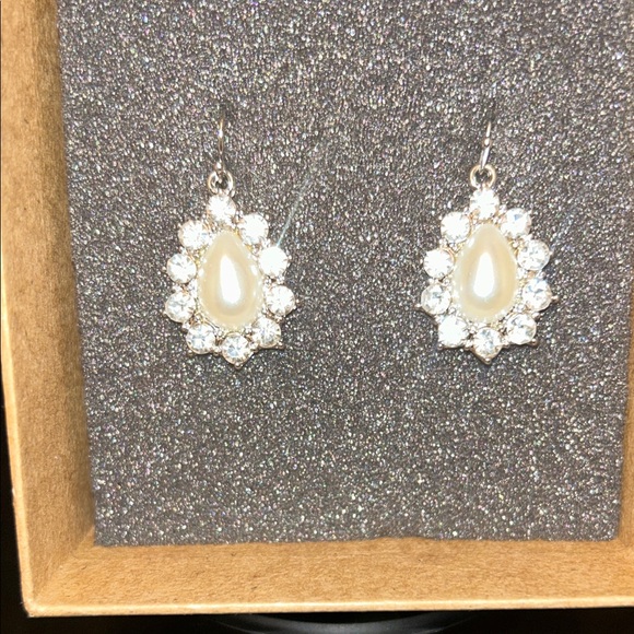 Elegant Silver and Pearl Drop Earrings…open to offers. U can bundle - Picture 5 of 6